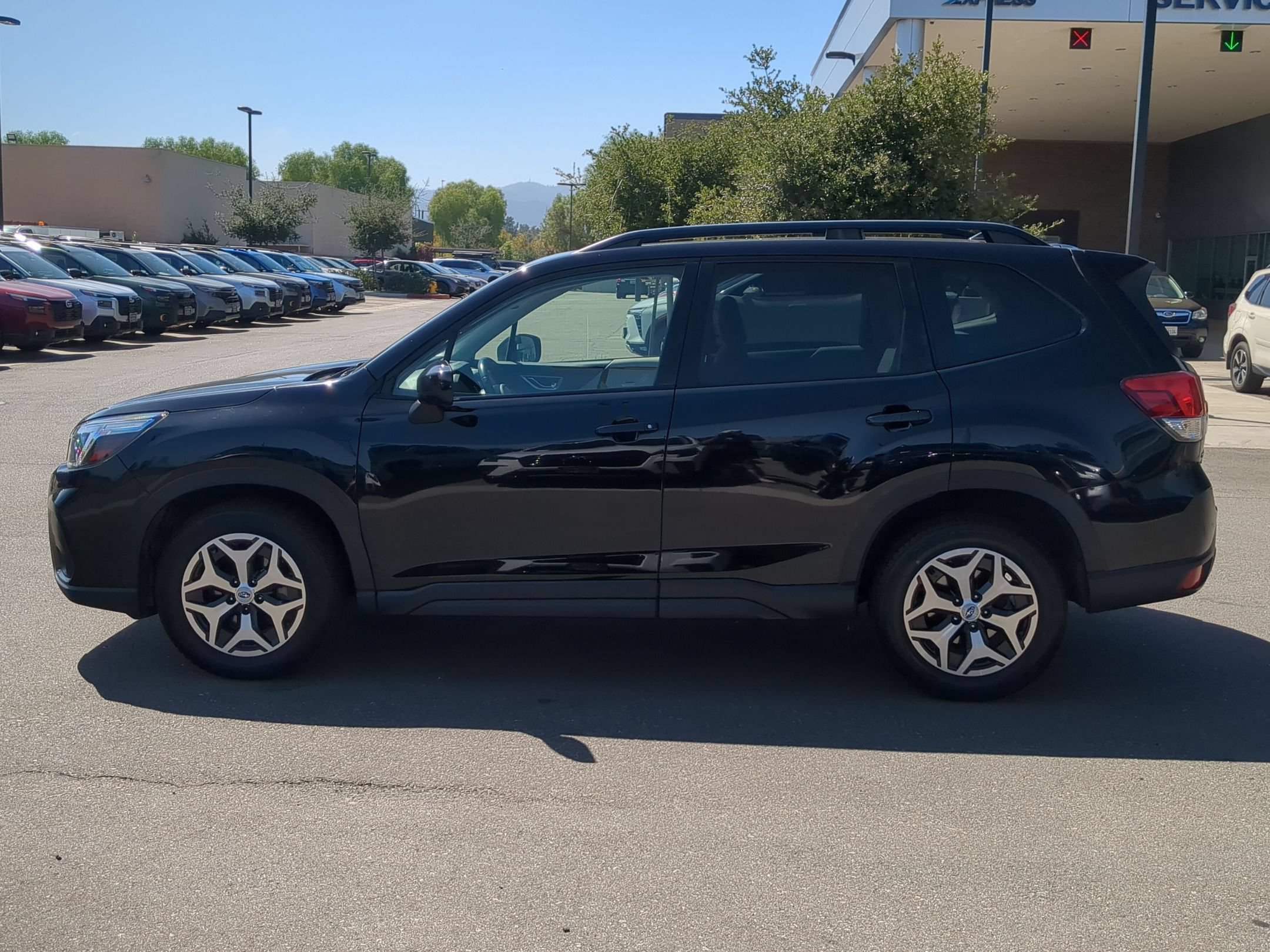 Used 2019 Crystal Black Silica Subaru Premium image 2