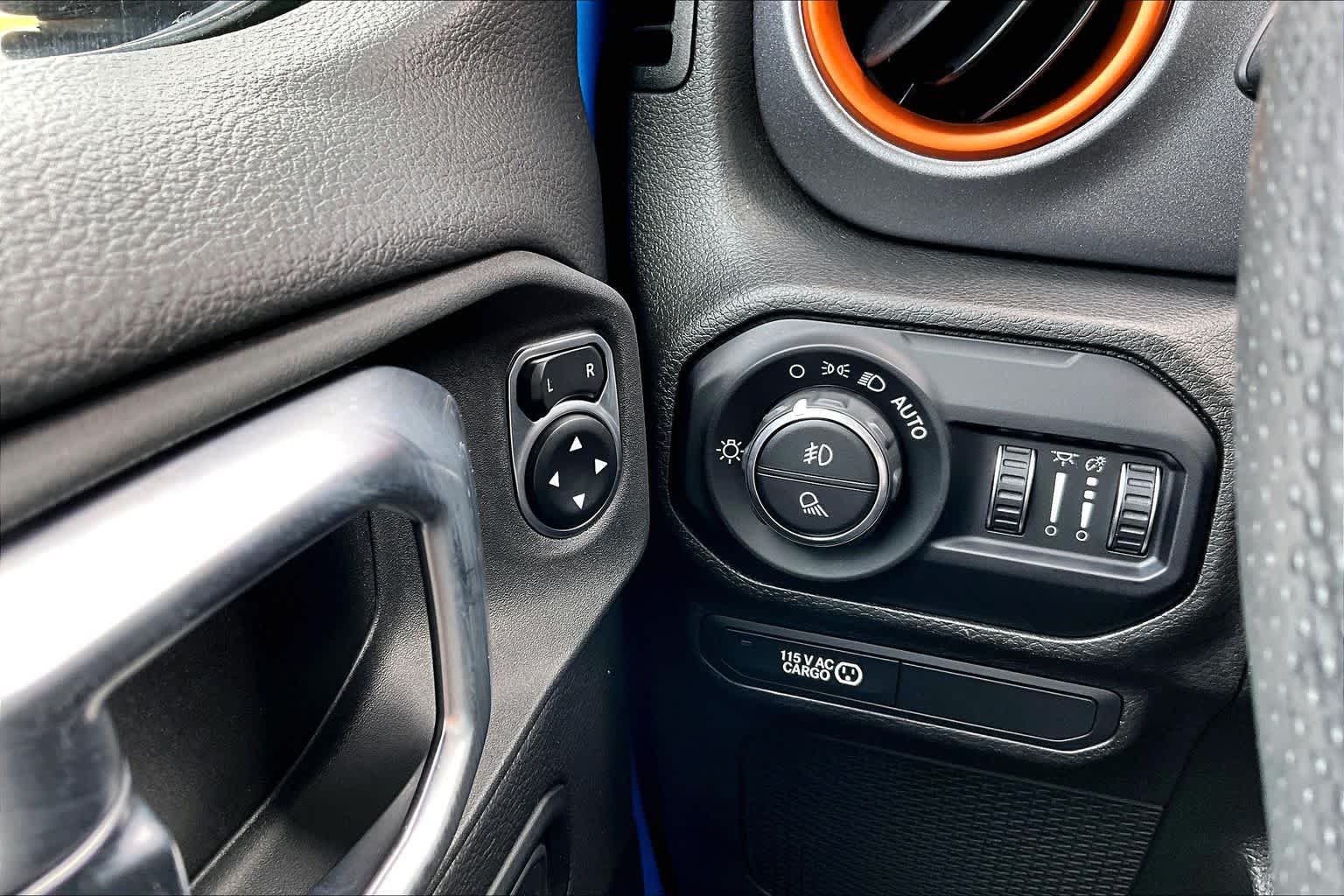 Used 2022 Hydro Blue Pearlcoat Jeep Mojave image 34