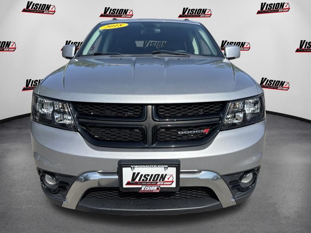 Used 2018 Silver Dodge Crossroad image 2