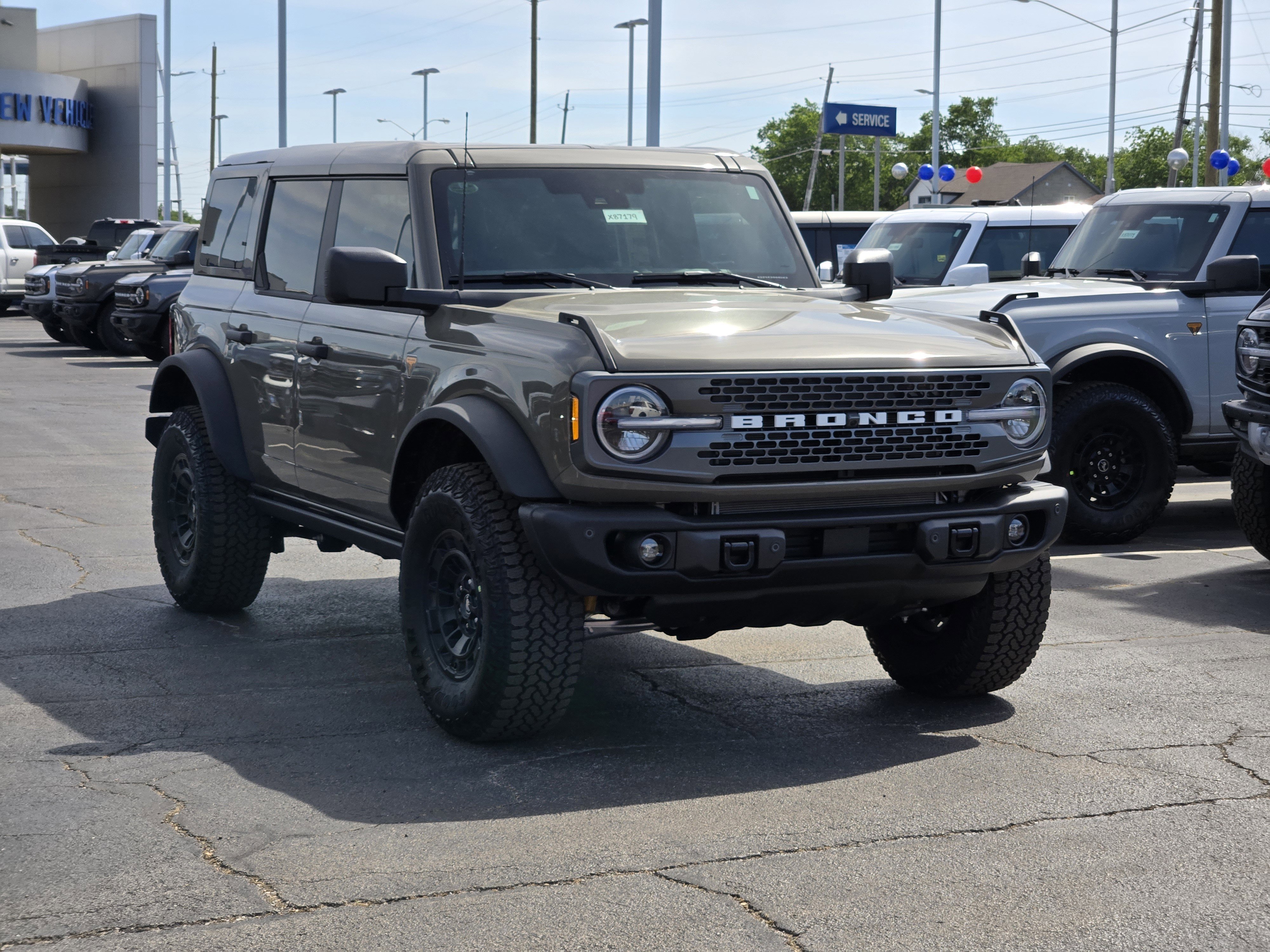 New 2026 Marsh Gray Ford Badlands image 2