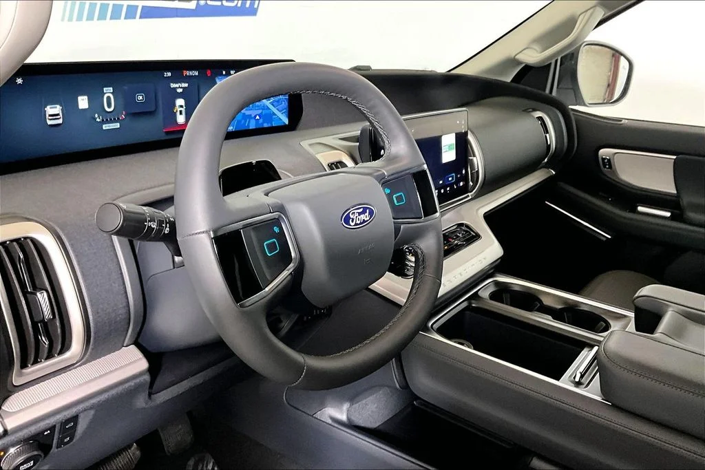 New 2027 Star White Metallic Tri-Coat Ford Active image 6