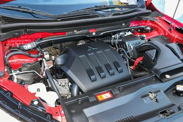 Used 2024 Black Mitsubishi SE image 13