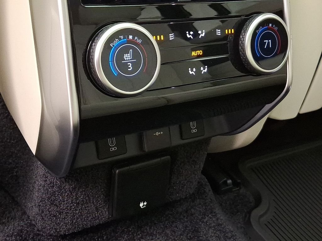 New 2026 Batumi Gold Premium Metallic Land Rover SE image 7