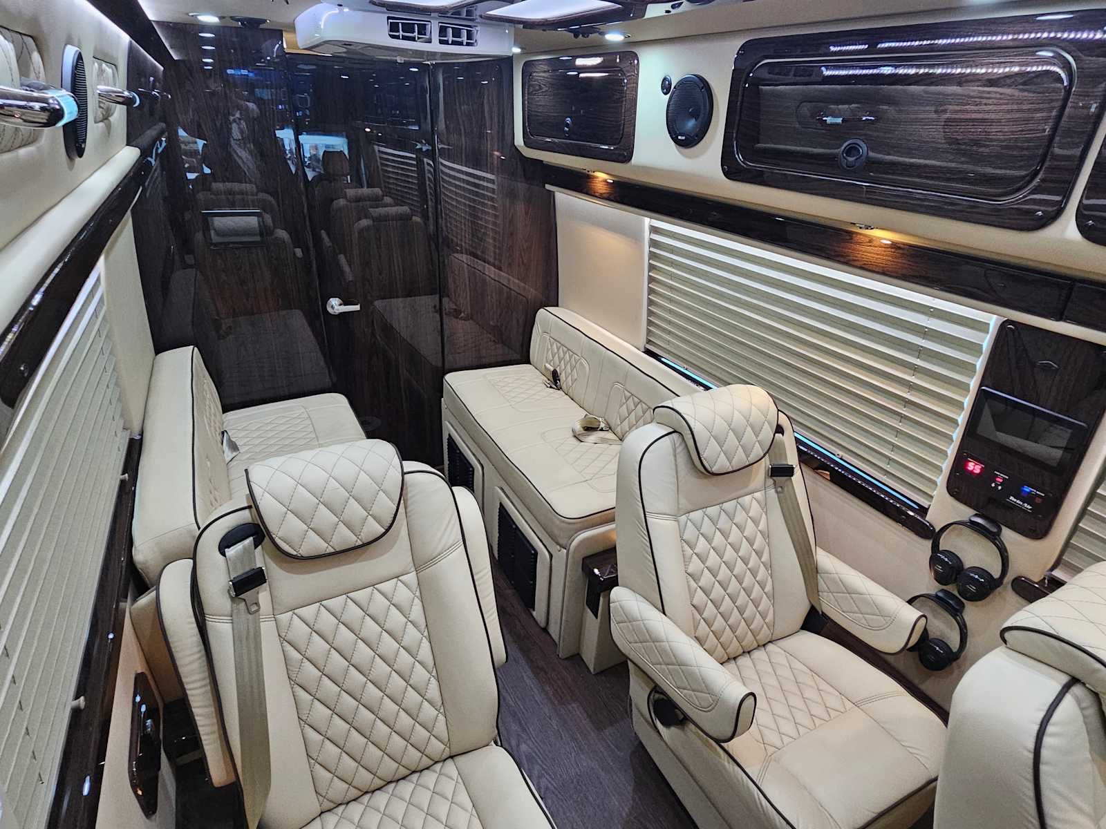 New 2026 Obsidian Black Metallic Mercedes-Benz Avenger Series RV image 32