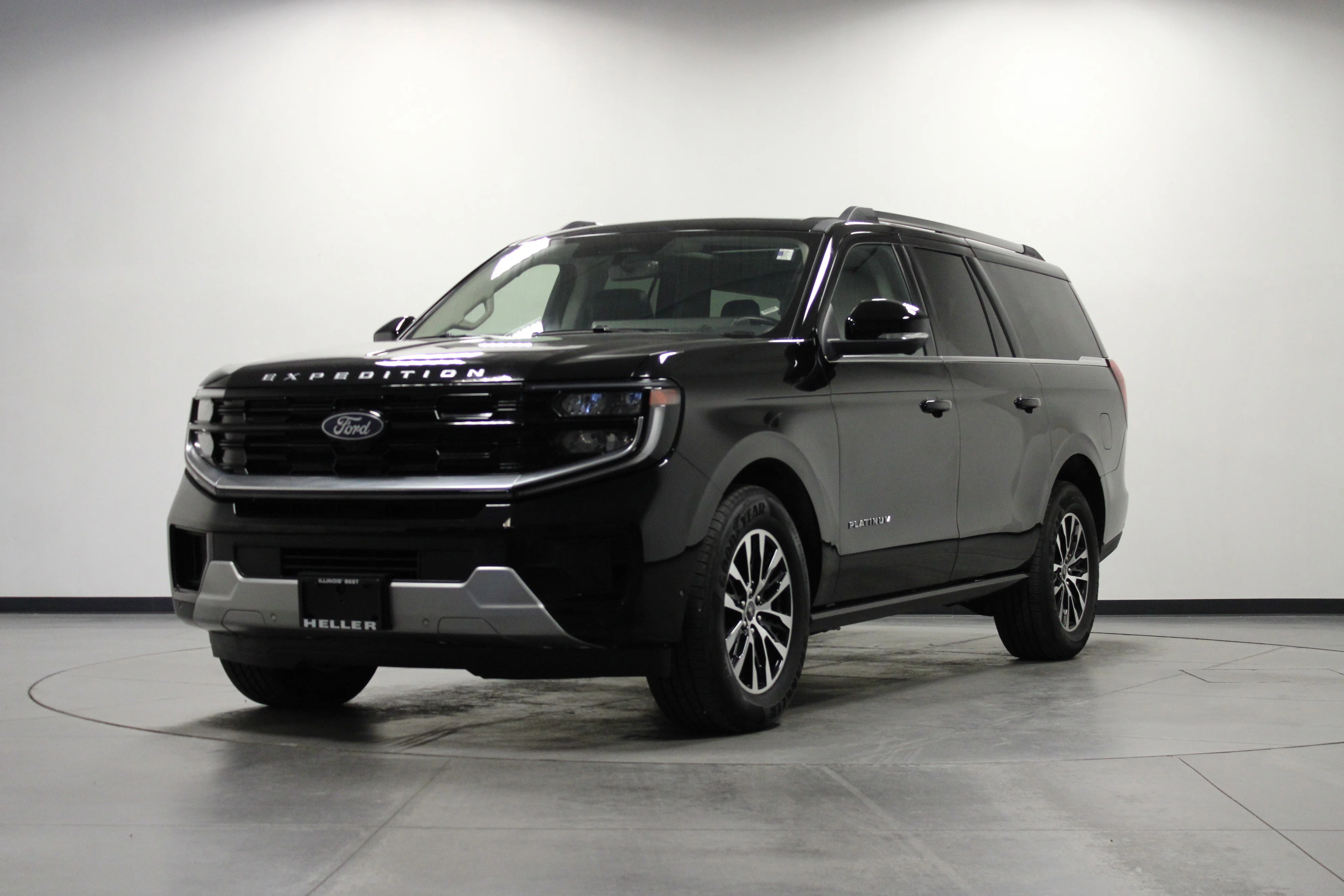 Used 2025 Black Metallic Ford Platinum image 8