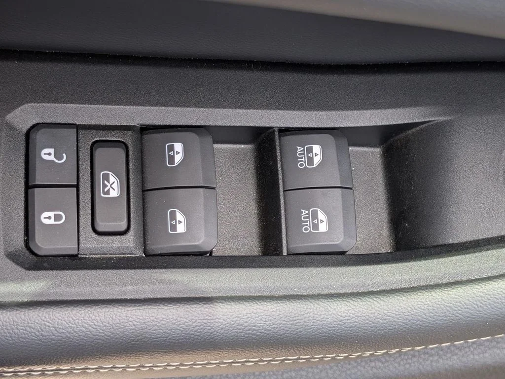 Used 2025 Black Jeep Altitude X image 16