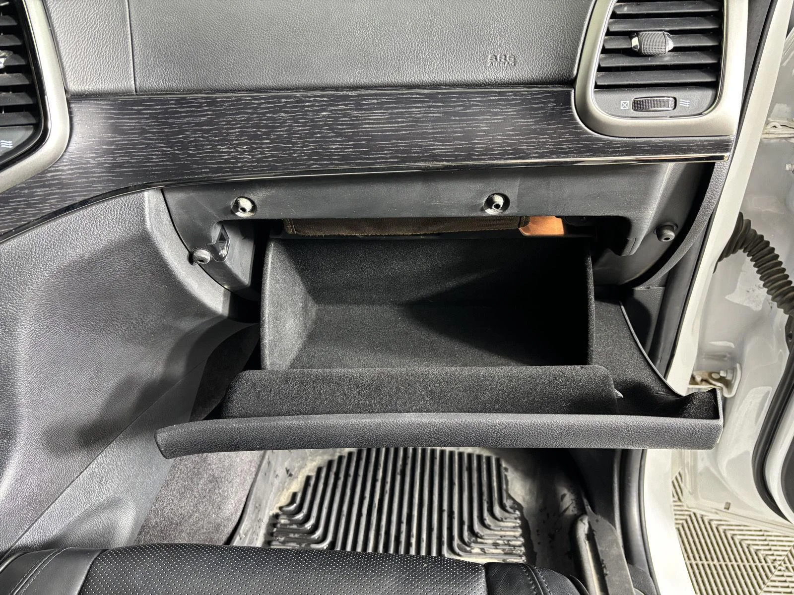 Used 2018 Bright White Clearcoat Jeep High Altitude image 25