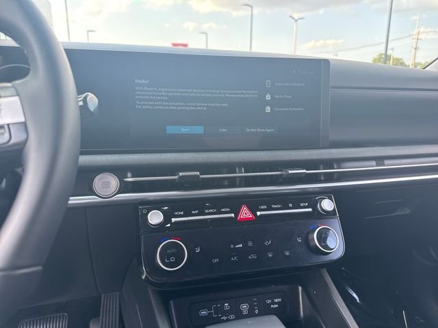 Used 2025 Silver Hyundai SEL Convenience image 18
