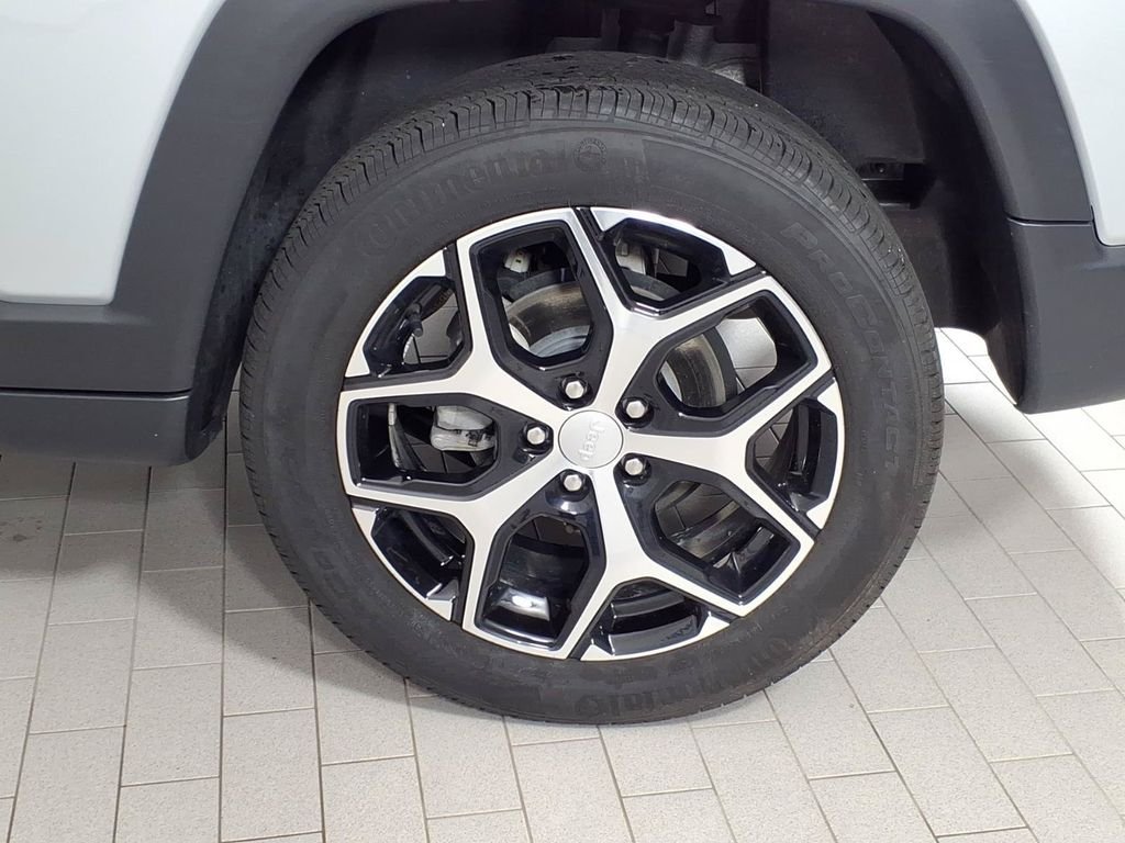 Used 2024 Silver Jeep Limited image 8