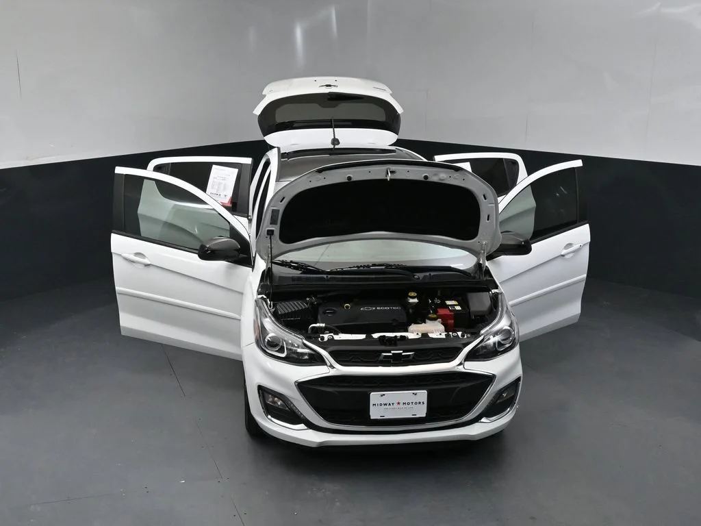 Used 2021 White Chevrolet 1LT image 40