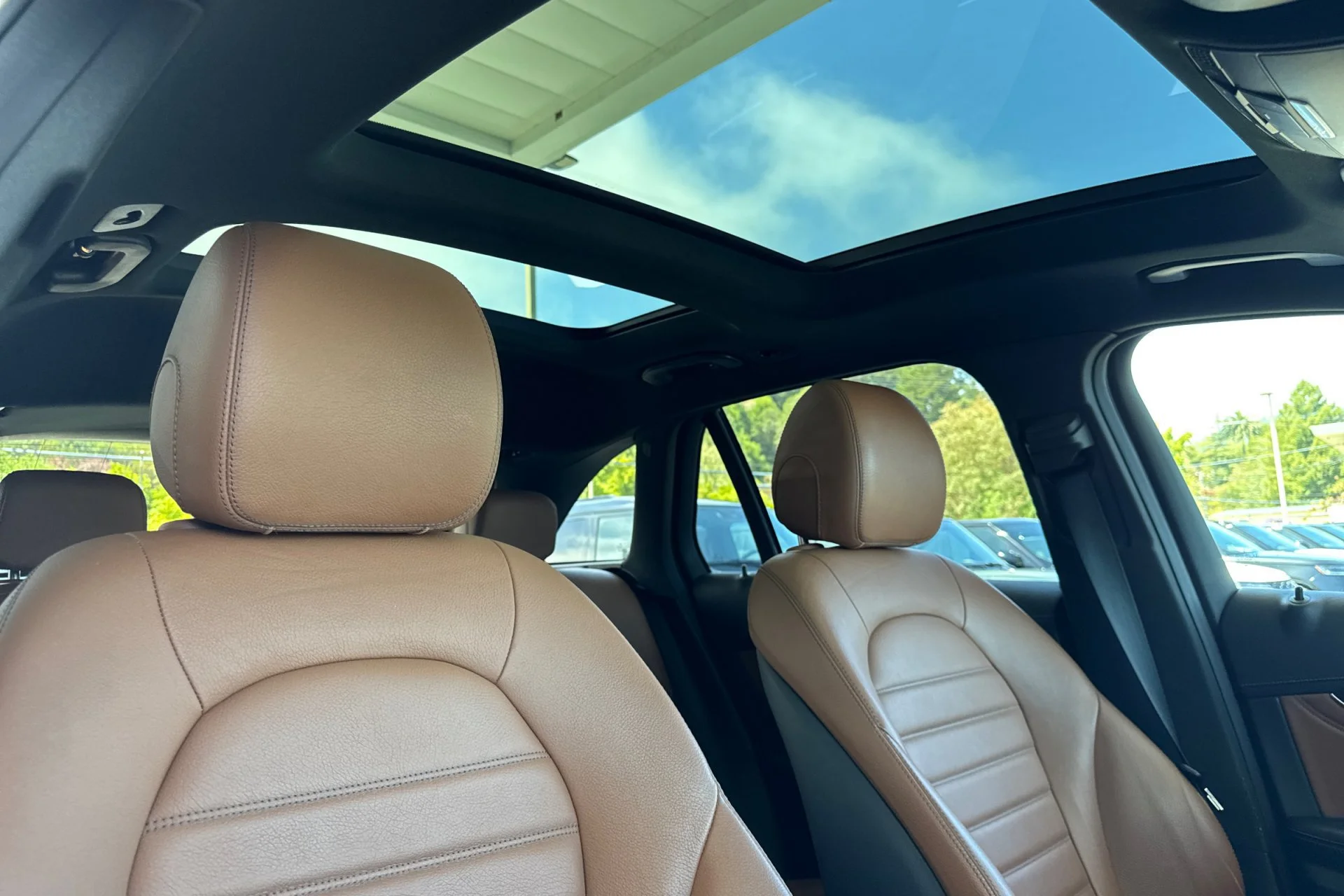 Used 2019 White Mercedes-Benz GLC 350e image 19