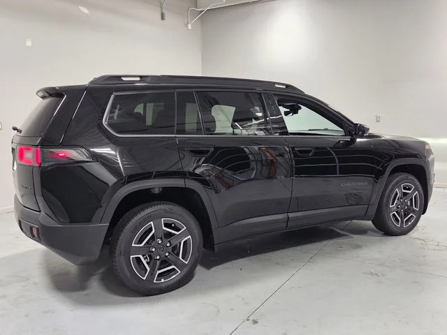 New 2026 Diamond Black Crystal Pearl-Coat Exterior Paint Jeep Limited image 14