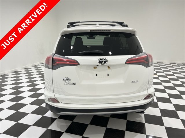 2017 Toyota RAV4 XLE photo 3