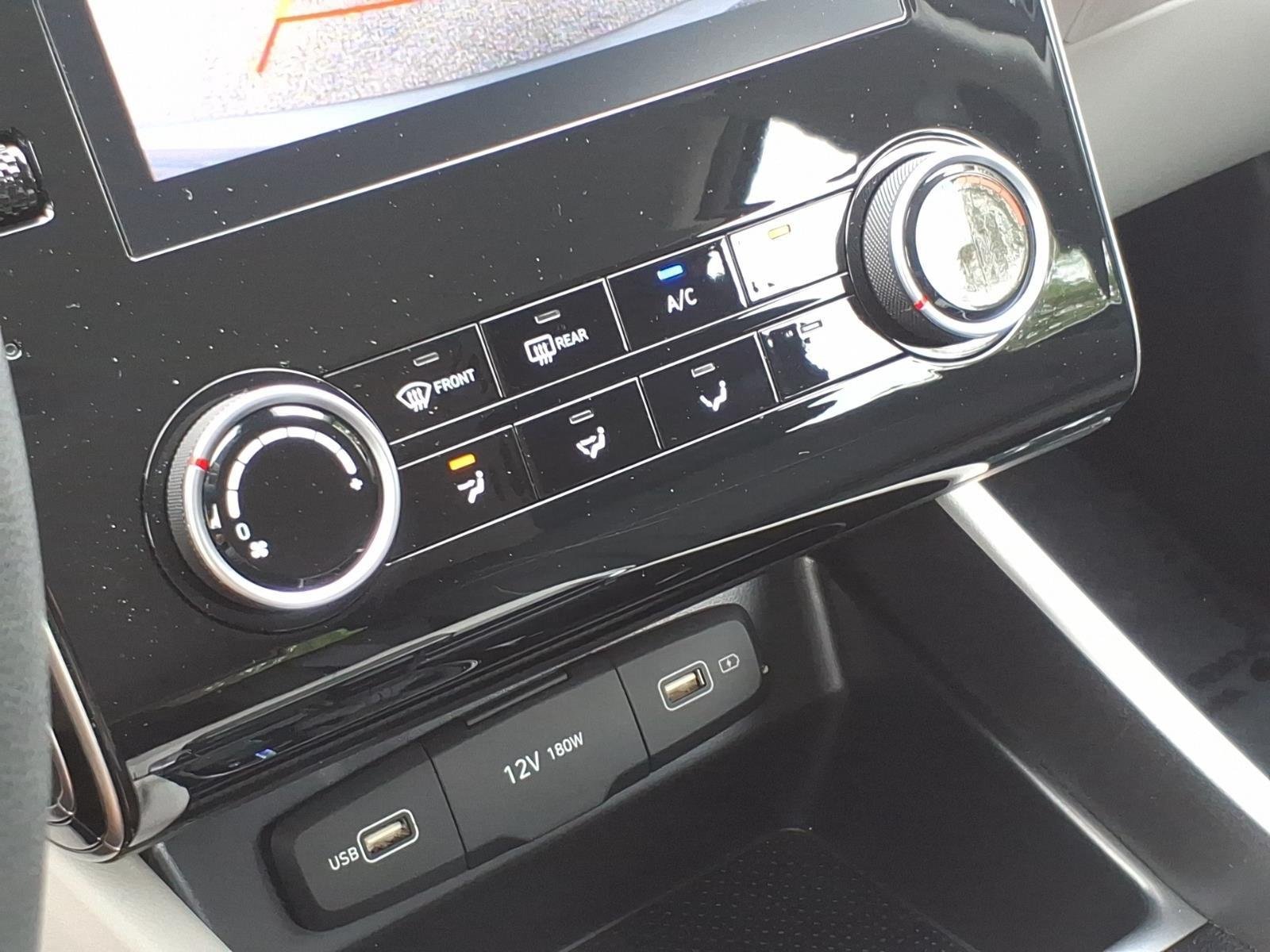 Used 2024 Shimmering Silver Hyundai SE image 19