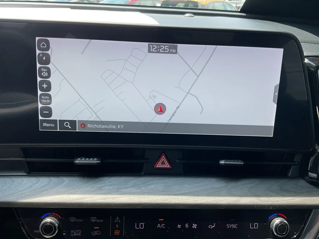 Used 2024 Glacial White Pearl Kia X-Line image 21
