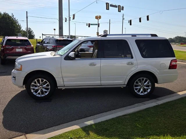 Used 2017 White Ford Limited image 4