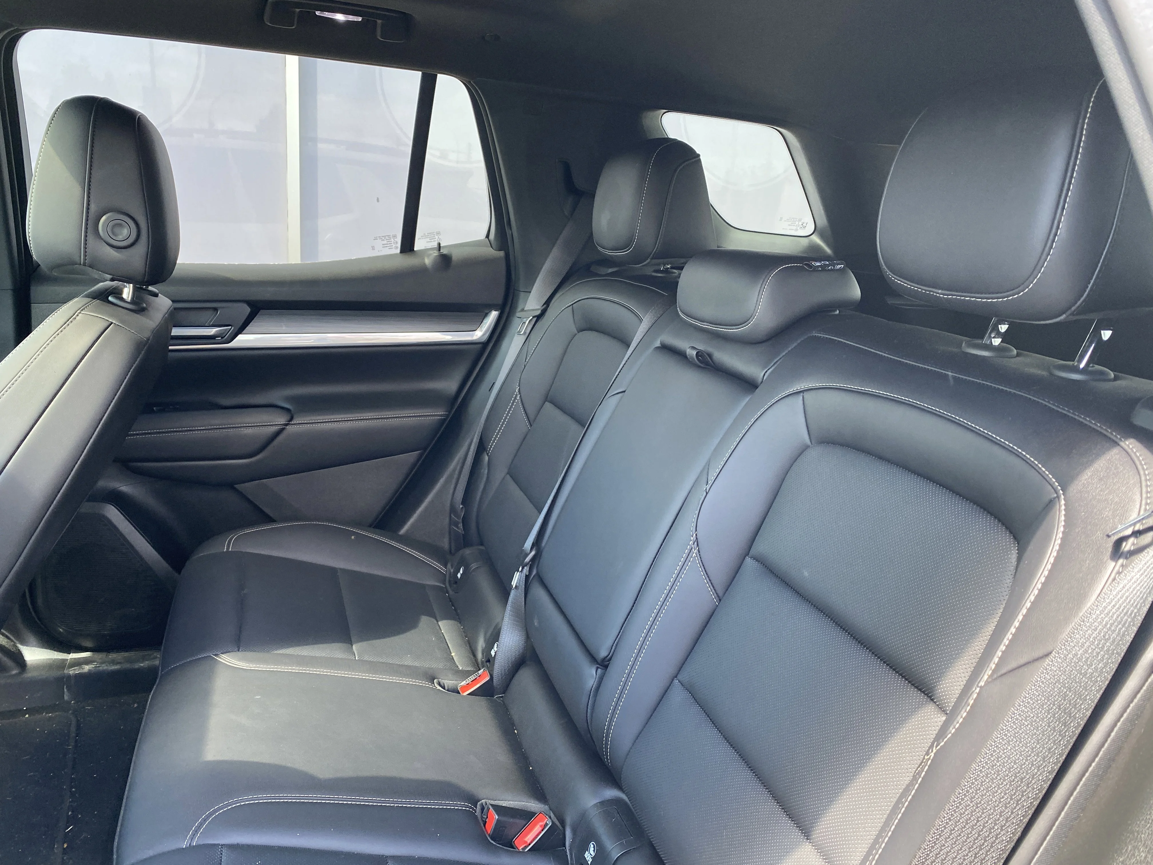 Certified Used 2026 White GMC AWD Elevation * PREMIUM PACKAGE * PANORAMIC SUNROOF * POWER TAILGATE image 19