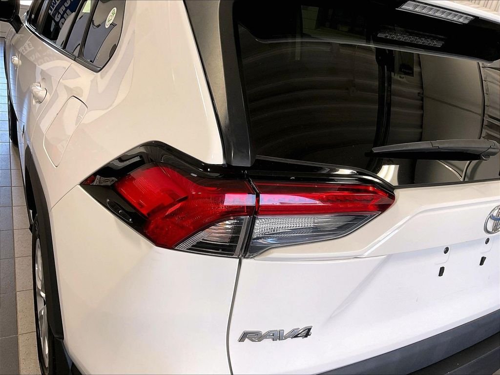 Used 2019 White Toyota LE image 32