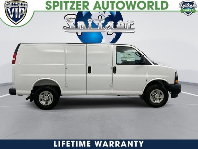 New 2026 Summit White Chevrolet WT image 10