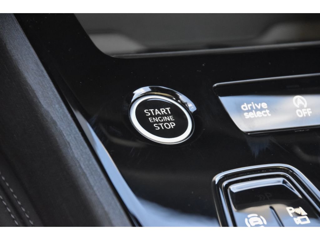 Used 2025 Florett Silver Metallic Audi Premium Plus image 35