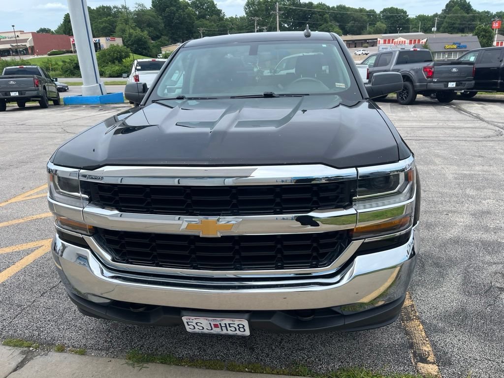 Used 2017 Chevrolet Silverado 1500 LT with VIN 3GCUKREH2HG369481 for sale in Kansas City