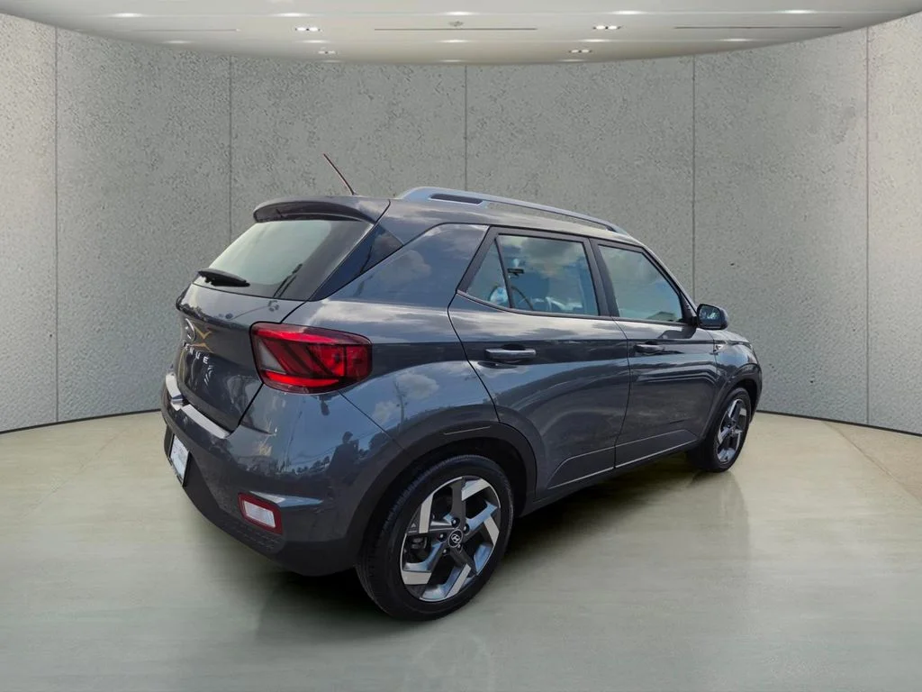 Certified Used 2025 Gray Hyundai SEL image 5