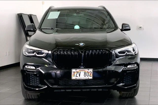 Used 2020 Black Sapphire Metallic BMW sDrive40i image 3