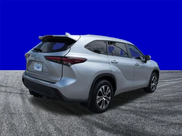 Certified Used 2024 2024 TOYOTA HIGHLANDER XLE Toyota XLE image 4