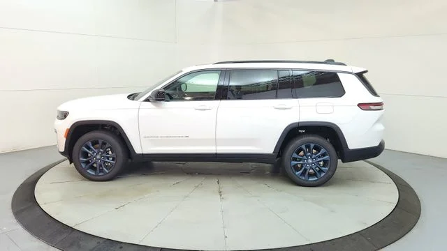 New 2026 Bright White Clear-Coat Exterior Paint Jeep  image 6