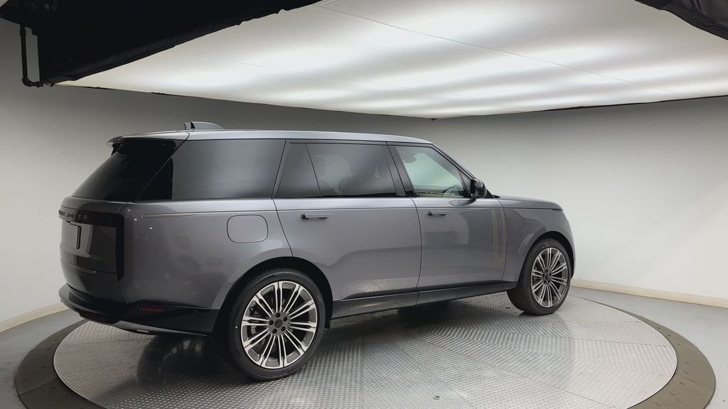 New 2026 Eiger Grey Land Rover SE image 2