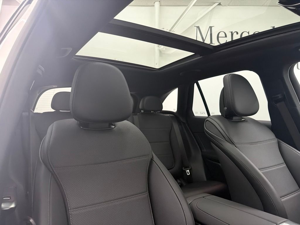 New 2027 Polar White Mercedes-Benz GLC 300 image 28