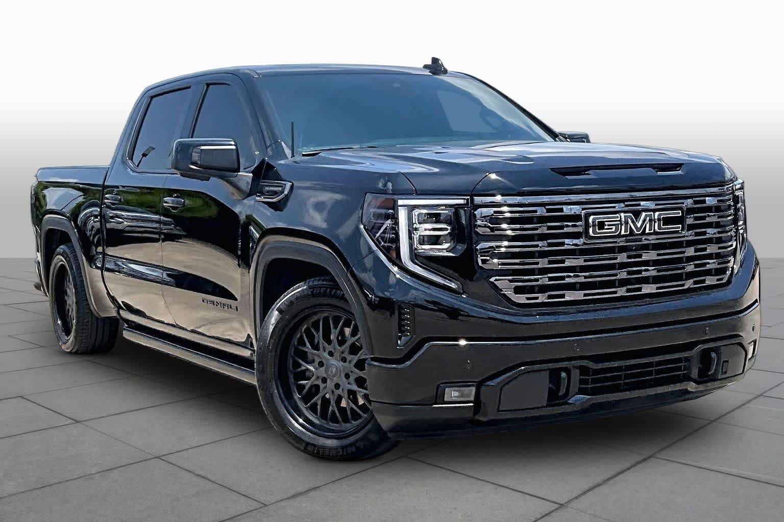 Used 2025 Onyx Black GMC Denali Ultimate image 5