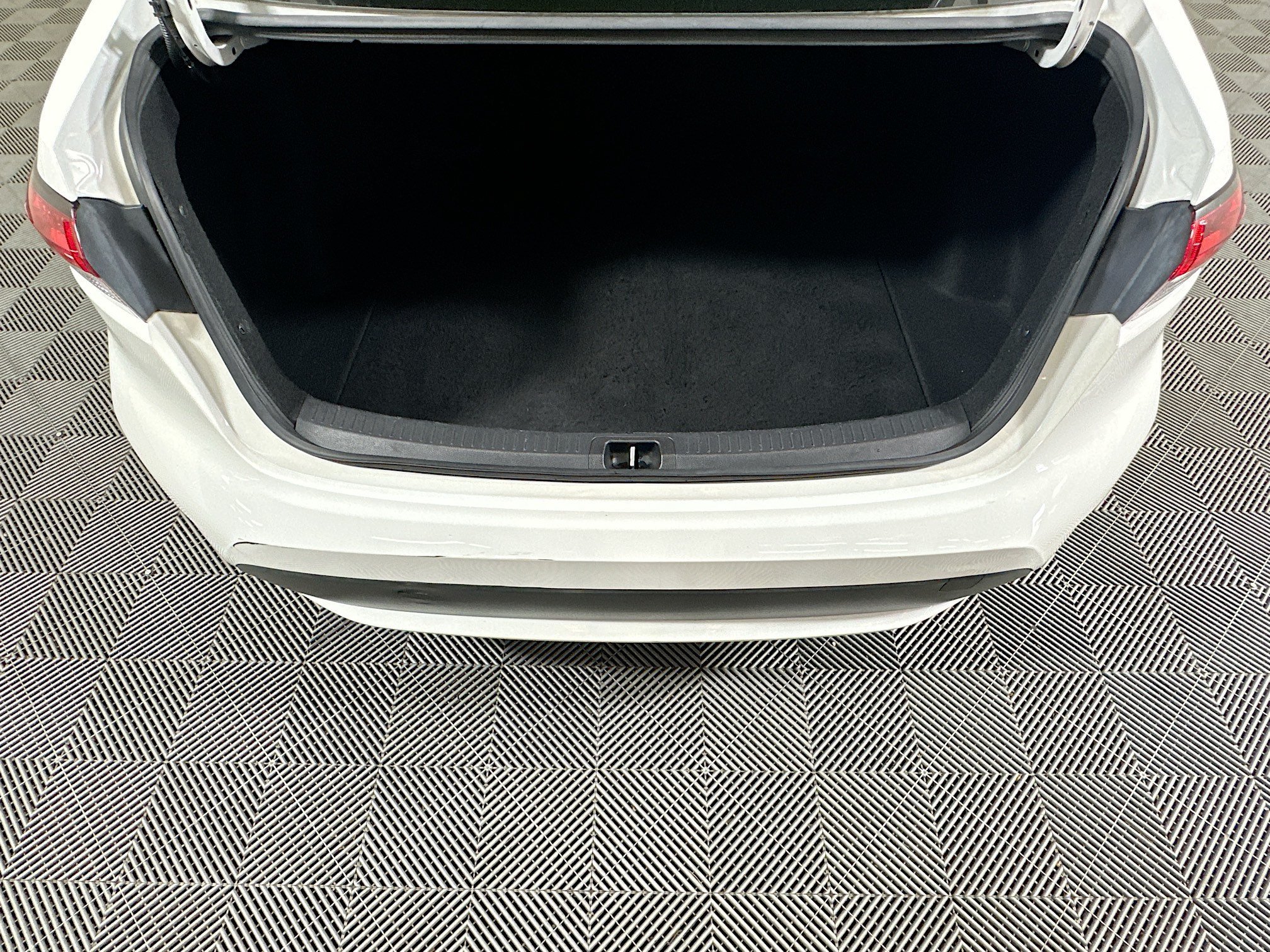 Used 2022 White Toyota LE image 30