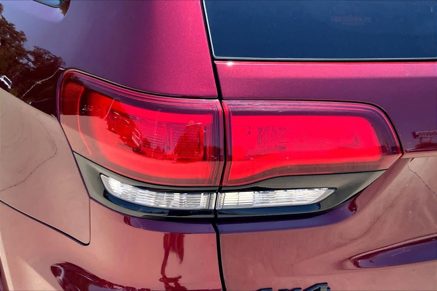 Used 2020 Velvet Red Pearlcoat Jeep Altitude image 27