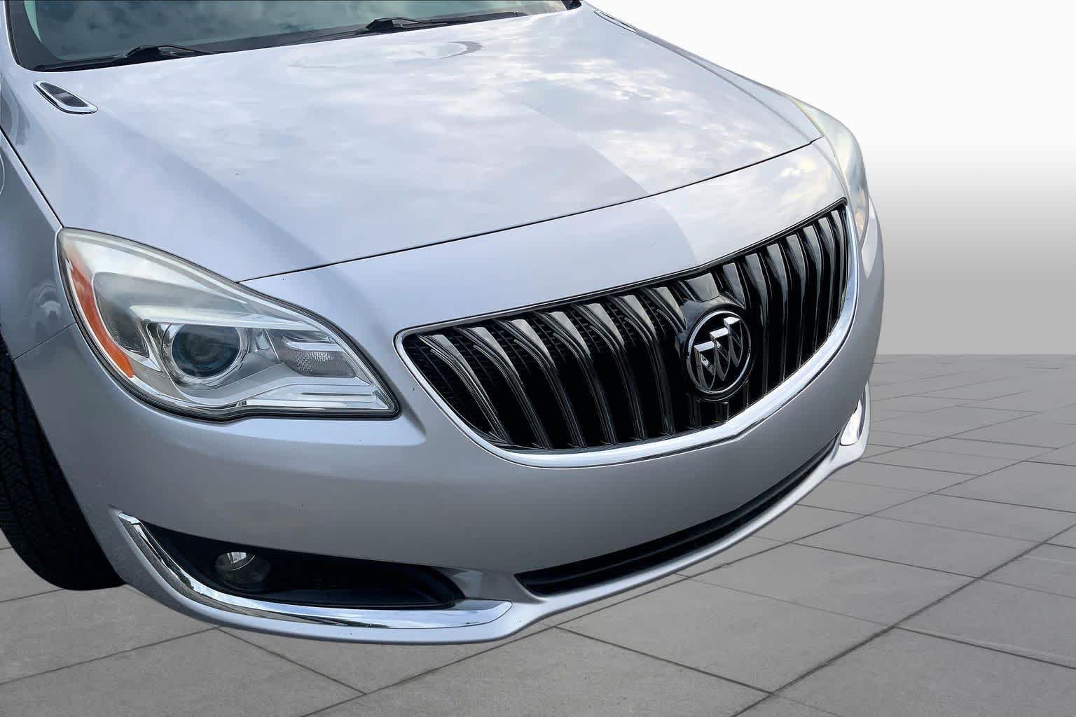 Used 2017 Quicksilver Metallic Buick Sport Touring image 27