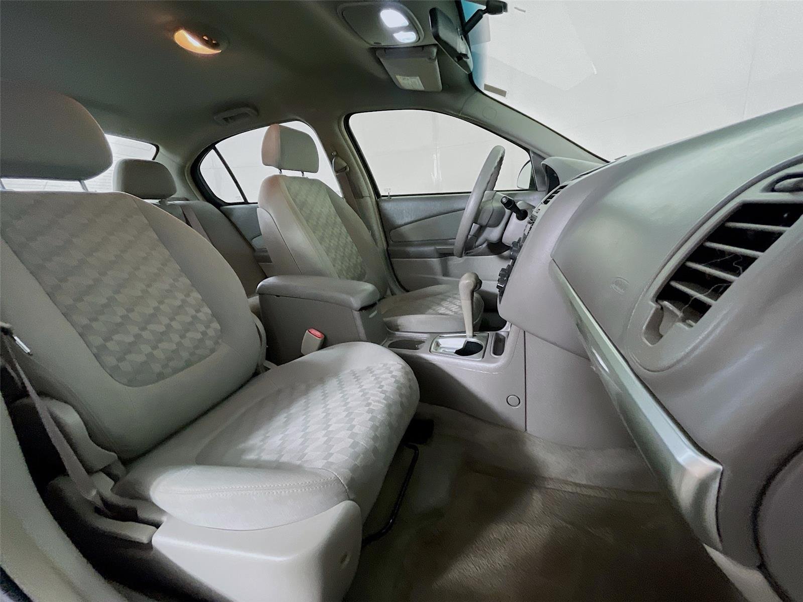 Used 2005 White Chevrolet LS image 28
