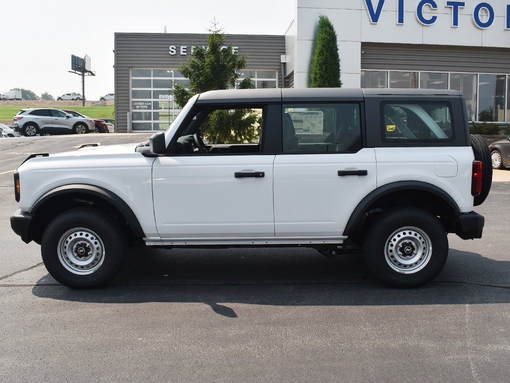 2025 Ford Bronco Base photo 2