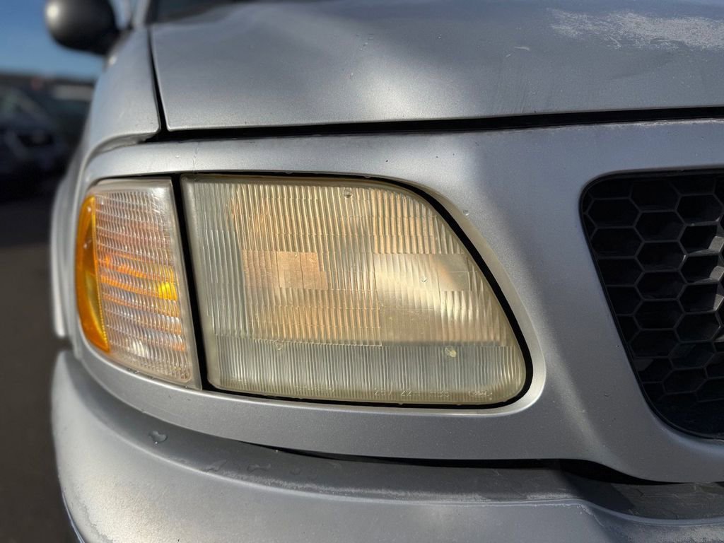 Used 2002  Ford XLT image 44