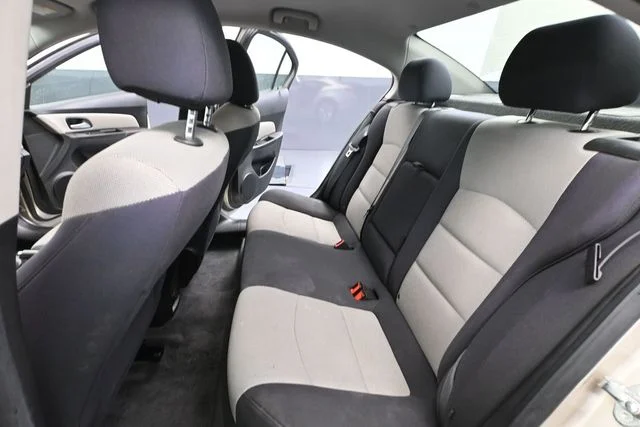 2013 Chevrolet Cruze LS - Photo 33