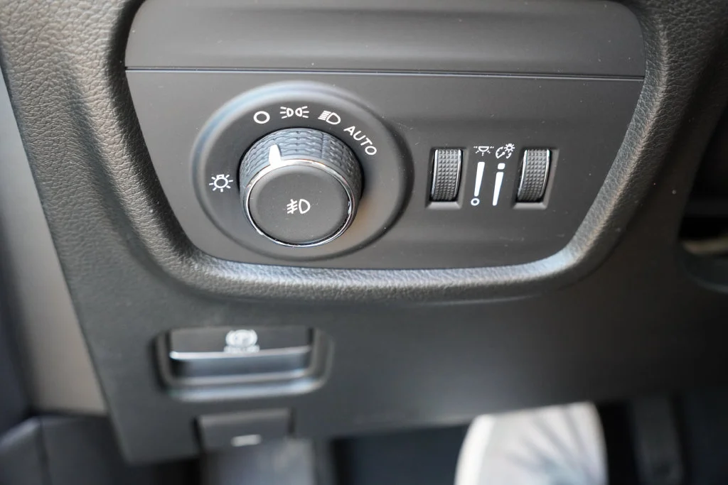 Certified Used 2025 Gray Jeep Summit image 28
