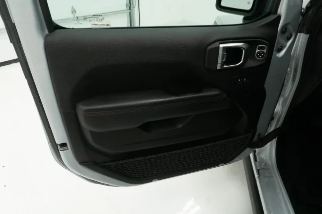 Used 2022 Silver Zynith Clearcoat Jeep Unlimited Rubicon image 17