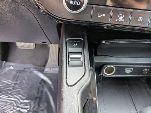 Used 2024 Silver Kia S image 24