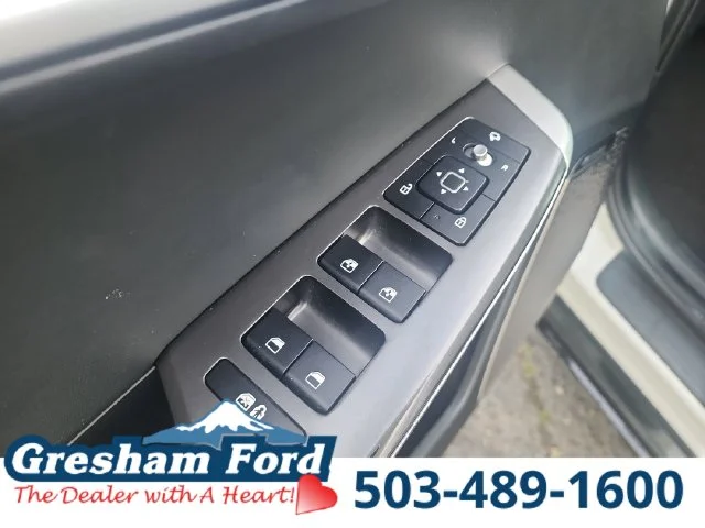 Used 2023 Snow White Pearl Kia Wind image 17