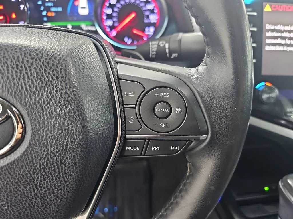 Used 2018 Beige Toyota XSE V6 image 19