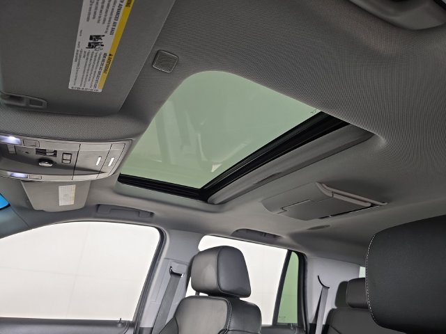 Used 2018 WHITE FROST TRICOAT GMC SLT image 28