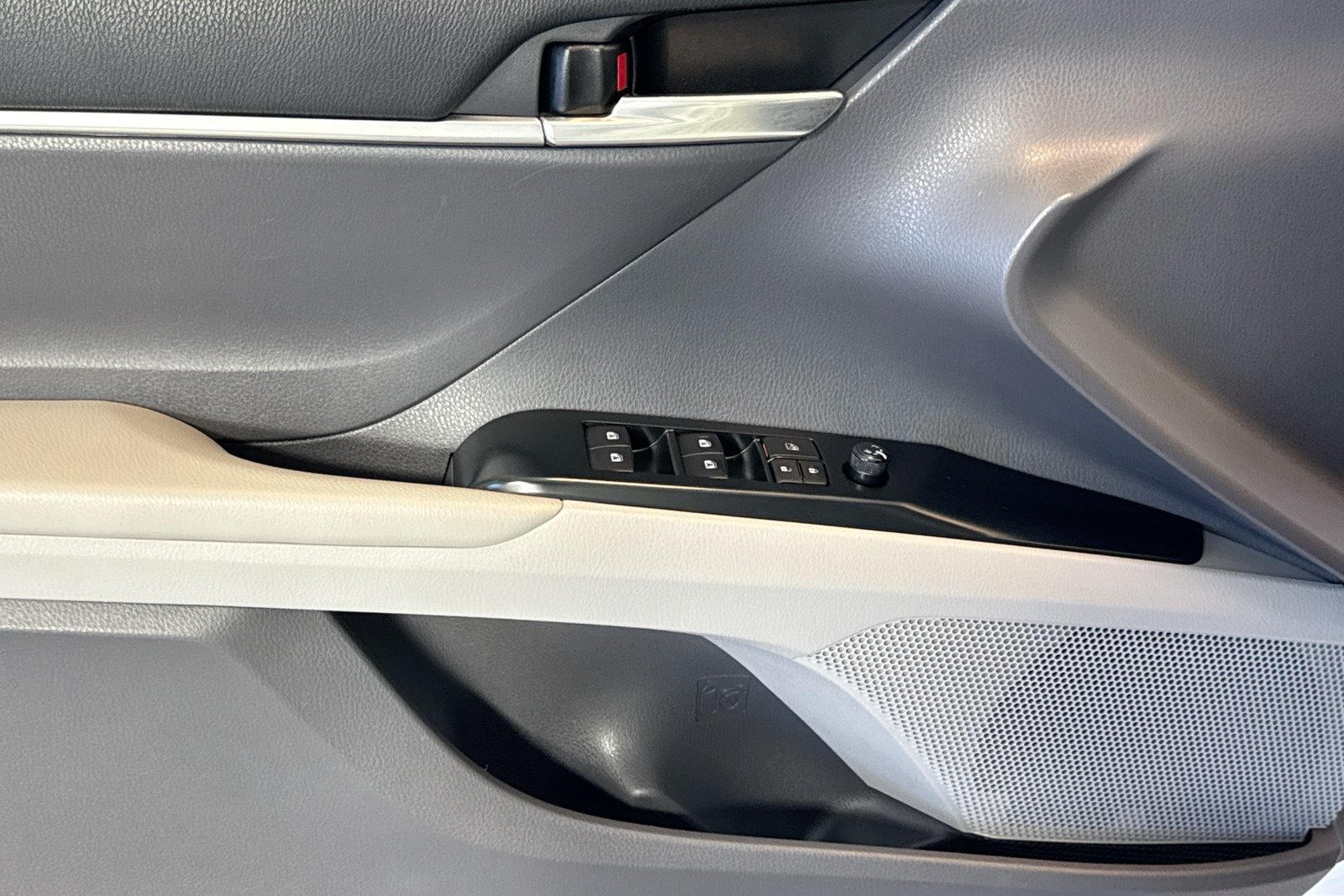 Used 2019 Black Toyota LE image 16