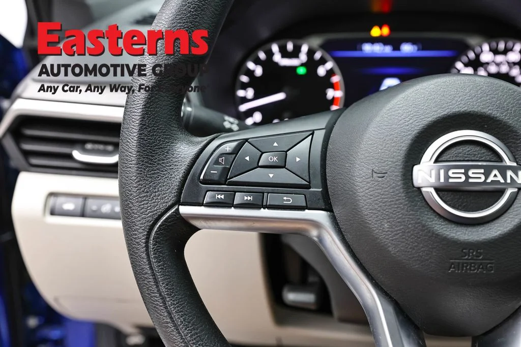 Used 2025 Blue Nissan 2.5 SV image 14