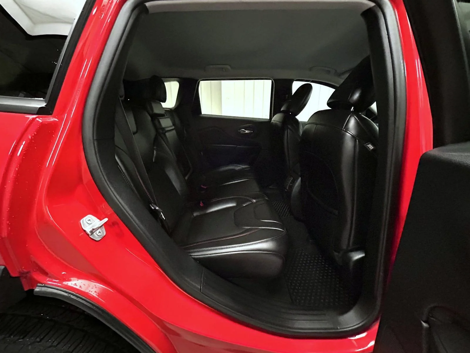 Used 2019 Red Jeep Trailhawk image 18