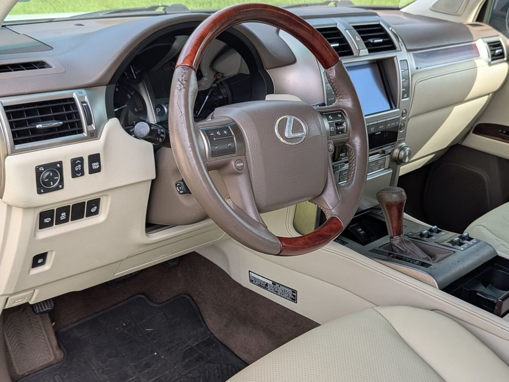 Used 2010 White Lexus 460 Premium image 34