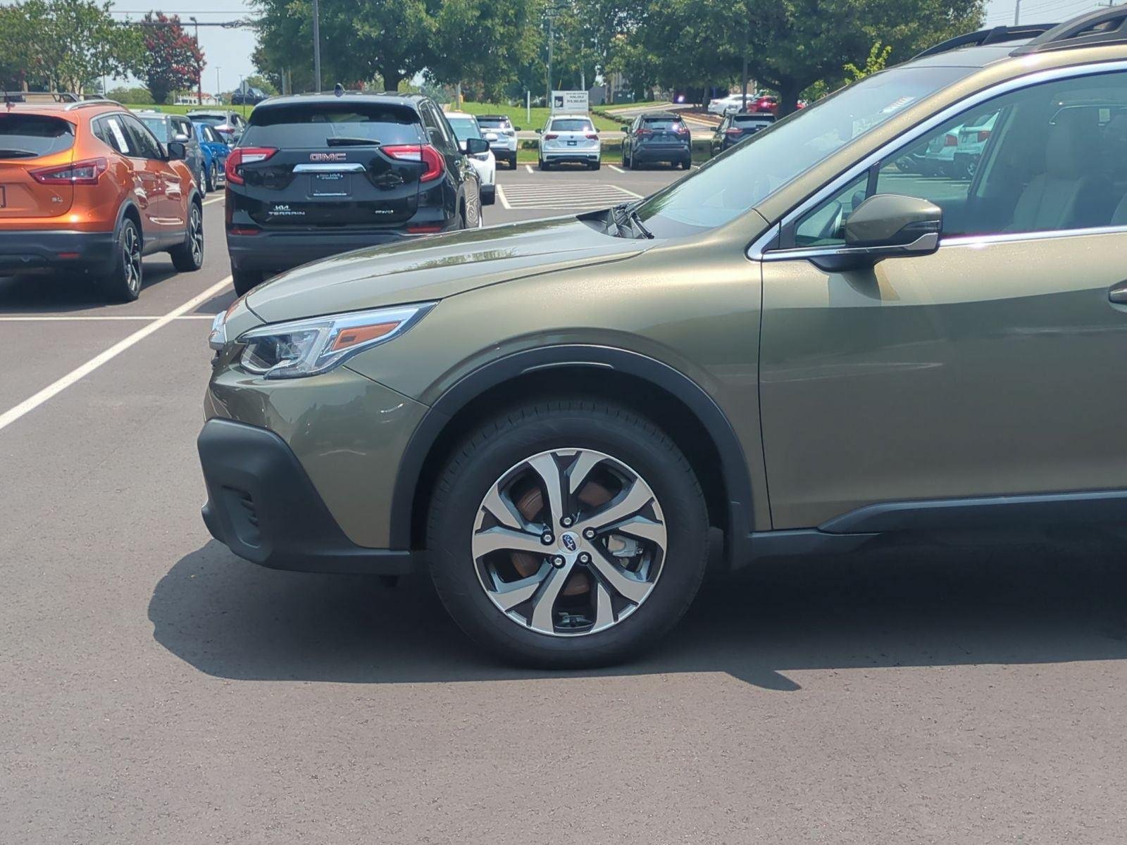 Used 2022 Autumn Green Metallic Subaru Limited image 10